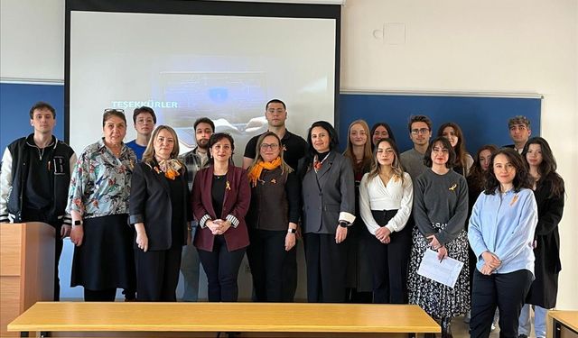 Eskişehir'de düzenlenen seminerde dijital şiddet hakkında konuşuldu