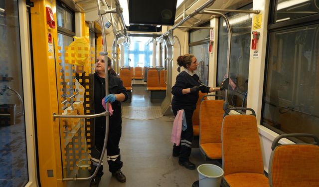 Eskişehir'de tramvaylar dip köşe temizlendi