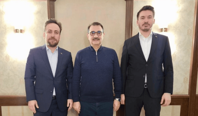 AK Parti'nin yeni ilçe başkanları, Fatih Dönmez ile bir araya geldi