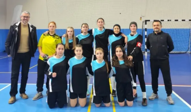 Futsal Genç A Kız müsabakalarında şaşırtan sonuçlar: Yarı finalistler netleşti