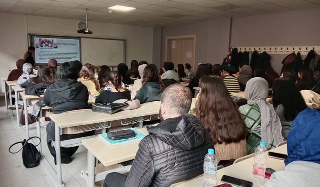 Eskişehir'de öğrencilere “Değerlerin Edinilmesinde Ailenin Rolü” eğitimi verildi