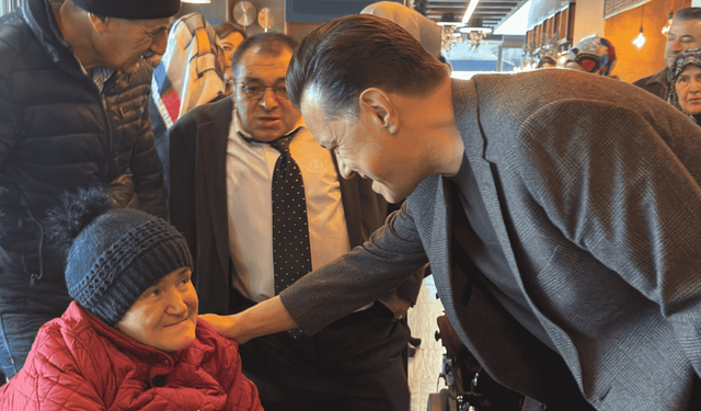 Nebi Hatipoğlu, engelli vatandaşlarla bir araya geldi