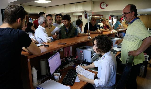 AYM'den emsal karar: Tatil mesaisi iptal edildi, vatandaşlar bu günlerde de hizmet alabilecek