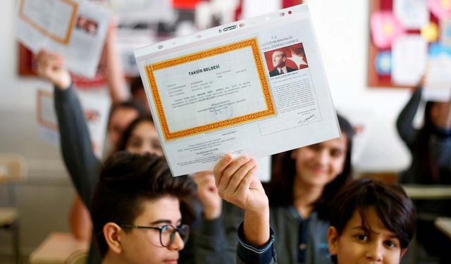 Odunpazarı Belediyesi'nden çocuklara karne hediyesi