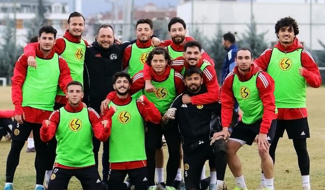 Şimşekler moral depoladı