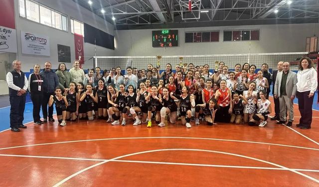 Voleybol Küçük Kız Müsabakalarında şampiyon belli oldu