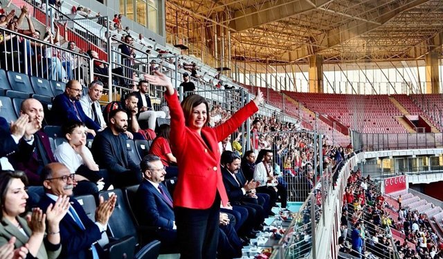 Taraftarlara müjdeyi Başkan Ünlüce verdi