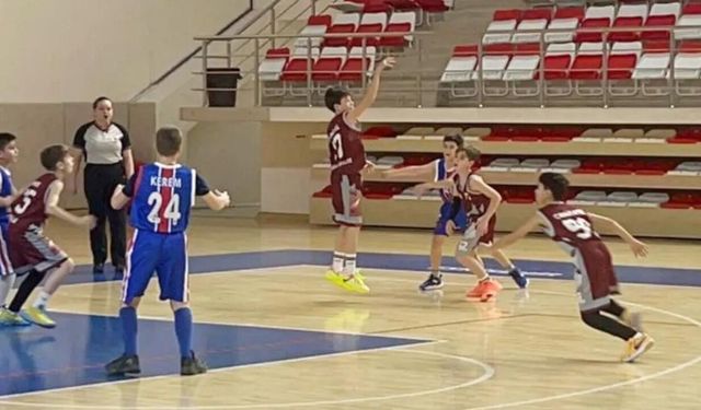 Eskişehir Okul Sporlarında basketbol şöleni: Küçük erkekler farka koştu!