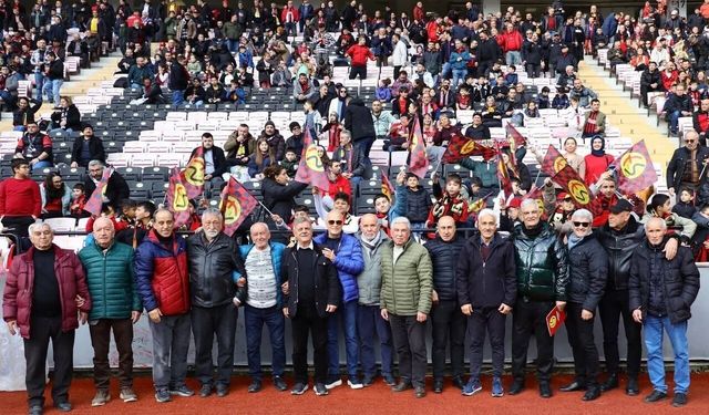 Efsaneler sahaya indi!