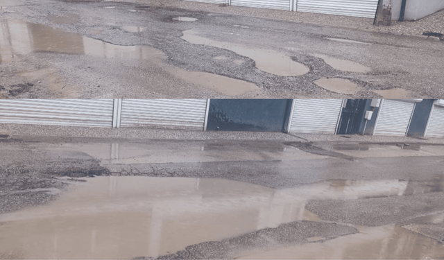 Eskişehir'de bozulan yollar vatandaşın cebini yakıyor