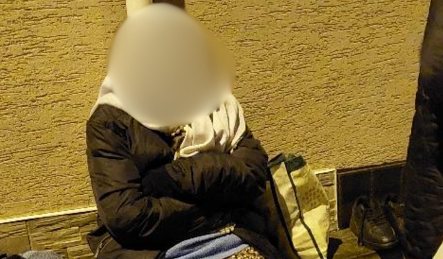 Eskişehir'de yaşlı kadın sokakta kaldı!