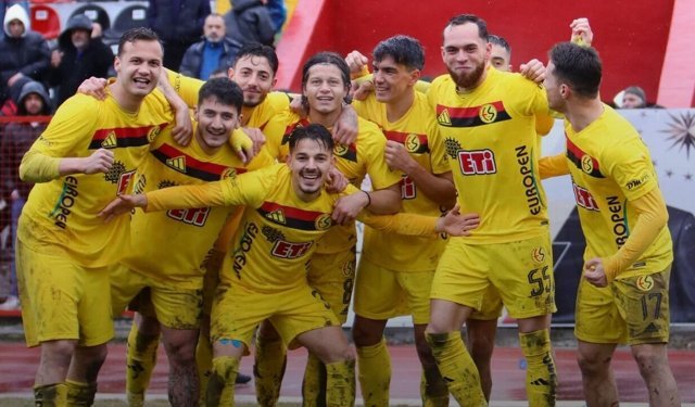 Es Es Kütahyaspor’un, Ayvalık Es Es’in peşini bırakmıyor