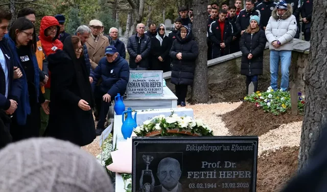 Eskişehirspor, Prof. Dr. Fethi Heper'i mezarı başında andı