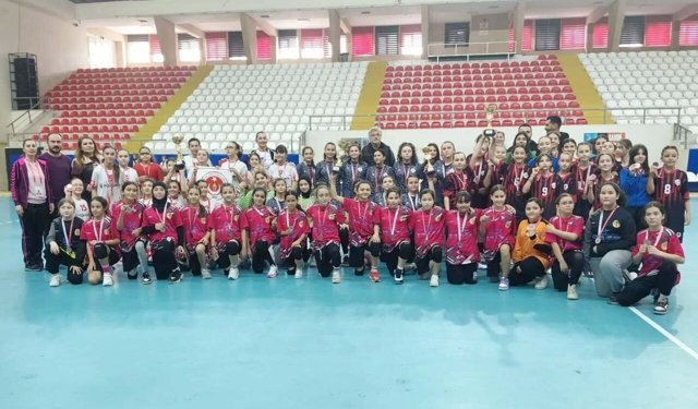 Eskişehir'de hentbol heyecanı sona erdi: Küçük kız/erkek il birincileri belli oldu