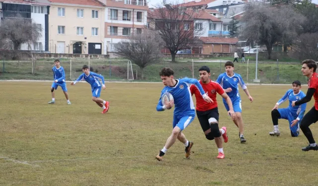 Eskişehir'de Okul Sporları tam gaz devam ediyor: Ragbi ve futsal'da kıyasıya rekabet
