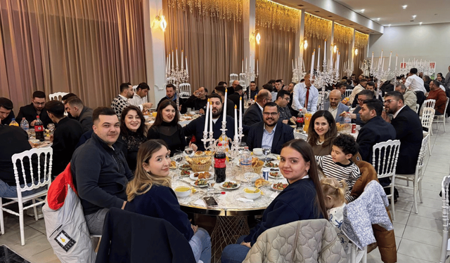 Eskişehir'de “Gençlik İftarı” programında bin genç aynı sofrada buluştu