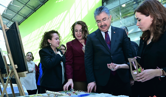 Vali Aksoy “Kadının Elinden” adlı serginin açılışına katıldı