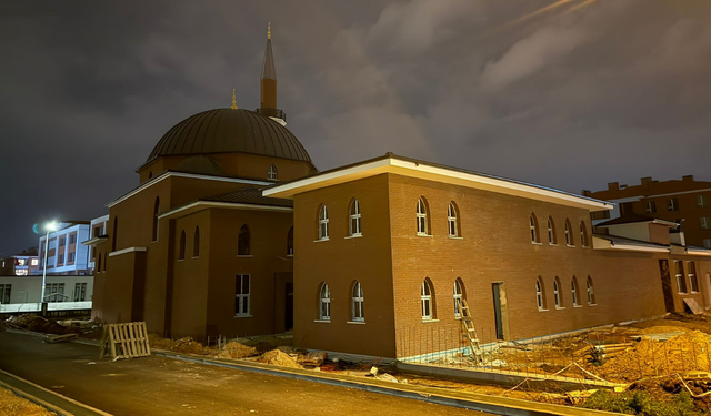 Hayırsever tarafından Kızılyer’e yapılan Recep Bey Cami bitiyor