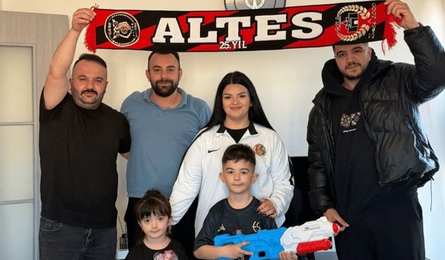 Kumbarasından çıkan parayı Eskişehirspor'a bağışlamıştı! Minik taraftara anlamlı jest