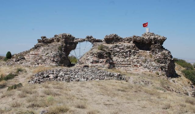 Eskişehir'de tam 700 yıl sonra ortaya çıktı! Karacahisar Kalesi'nde keşif