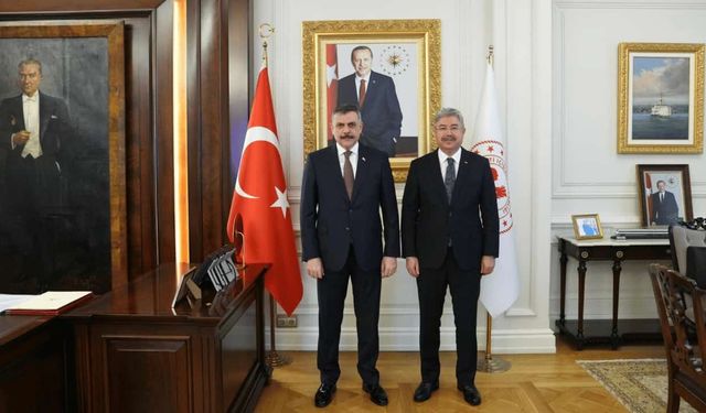 Vali Yılmaz Bakan Çiftçi ile bir araya geldi: Eskişehir'de yapılacak çalışmalar görüşüldü