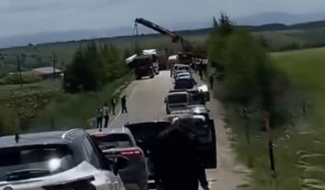 Eskişehir'de kaza: Yol çift taraflı trafiğe kapandı