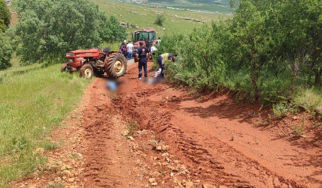 Devrilen traktör can aldı: Feci kazada 1'i çocuk 2 kişi hayatını kaybetti