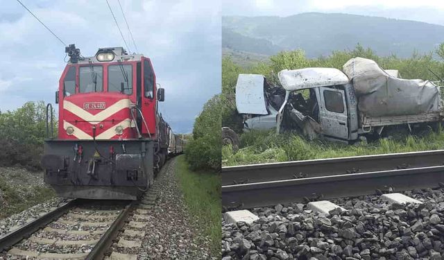 Yolcu treni kamyonete çarpmıştı: Acı haber geldi
