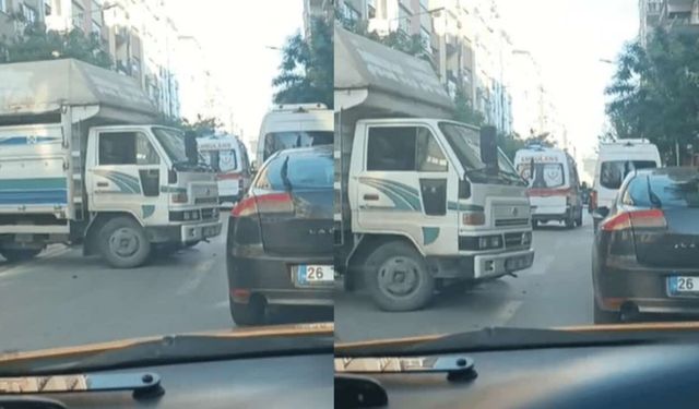 Eskişehir’de motokurye ve kamyonet çarpıştı: Kurye yaralandı