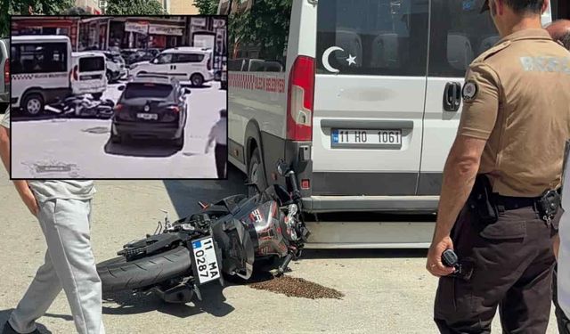 Faciaya kıl payı: Minibüsün altında kalmaktan son anda kurtuldu