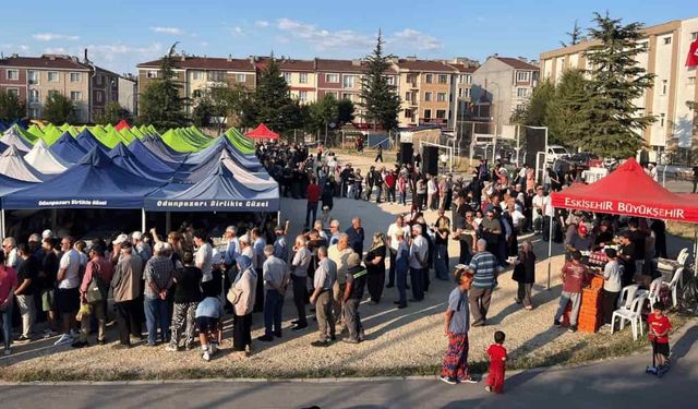 Hacı Bektaş Veli Anadolu Kültür Vakfı’ndan aşure ve lokma ikramı