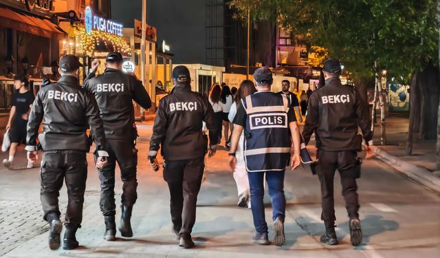 Eskişehir sokaklarında 10 bin kişi denetlendi: Yasaklı madde, silah ve 21 kaçak tespit edildi