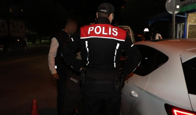 Eskişehir'de gece denetimi! Yüzlerce kişi ve araç sorgulandı