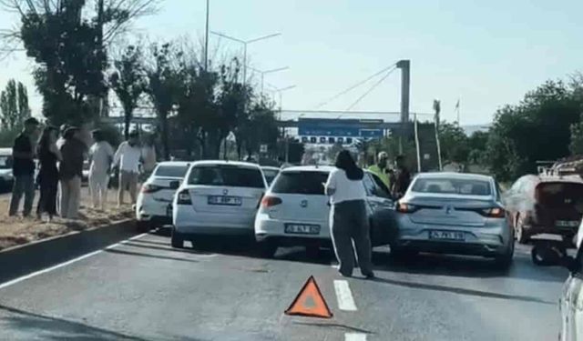 Eskişehir'de 5 araç birbirine girdi