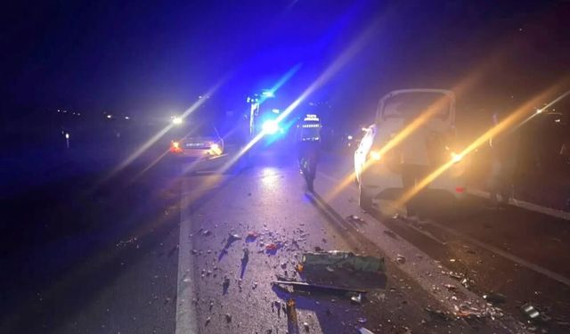 Fren sesleri köyü ayağa kaldırdı: Peş peşe çarpışan araçlar hurdaya döndü