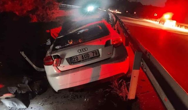 Kontrolden çıkan otomobil önce bariyerlere çarptı ardından refüje girdi: Ölü ve yaralılar var