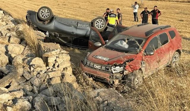 İki araç çarpıştı: 1 ölü, 5 yaralı