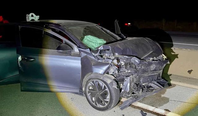 Otomobille hafif ticari araç çarpıştı: 4'ü çocuk 8 yaralı
