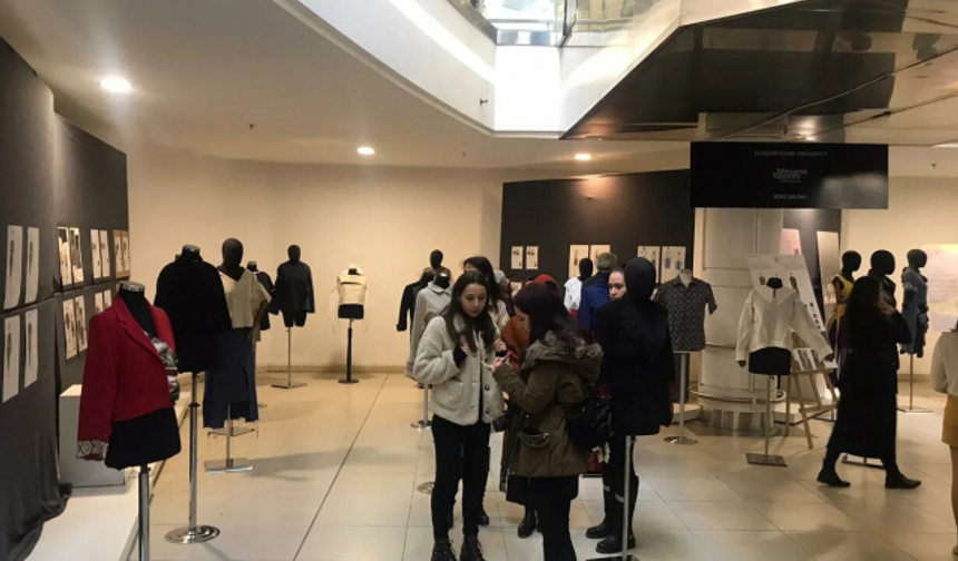 ESTÜ Mimarlık ve Tasarım Fakültesi Moda ve Tekstil Tasarım Bölümü öğrencilerinin dönem sonu sergisi Vega Outlet’te