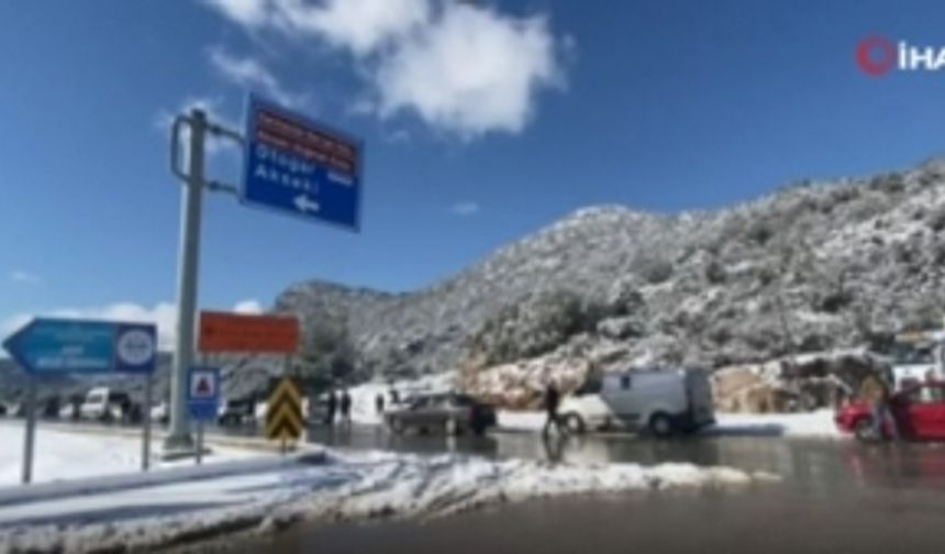 Antalya-Konya karayolu tüm araç trafiğine kapatıldı