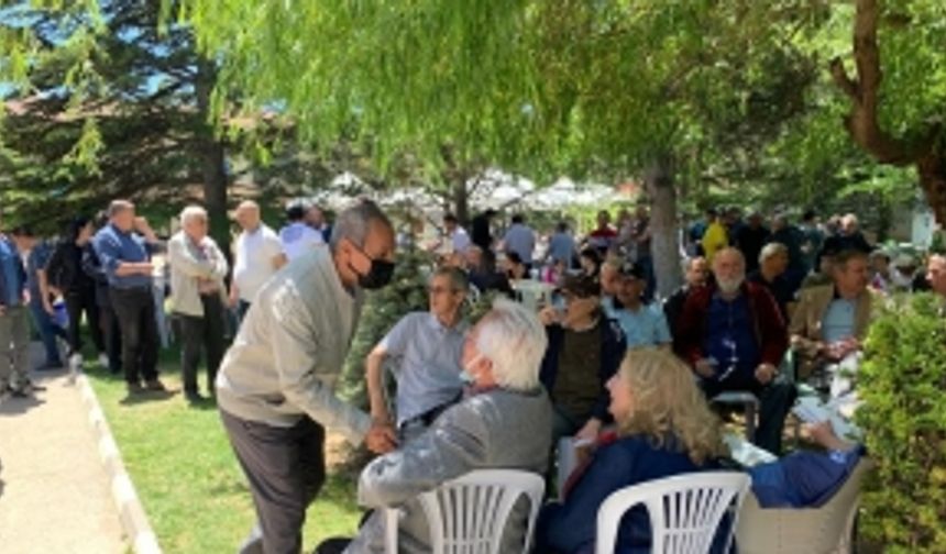 60 yıllık okul arkadaşları buluştu