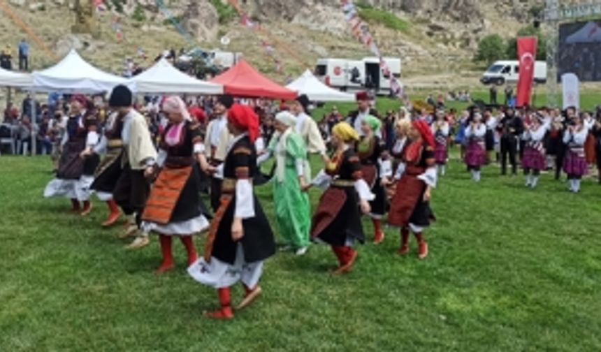 Festival ilk günü renkli görüntülere sahne oldu