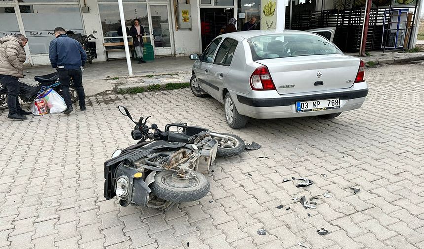 Otomobille çarpışan elektrikli bisiklet sürücüsü yaralandı