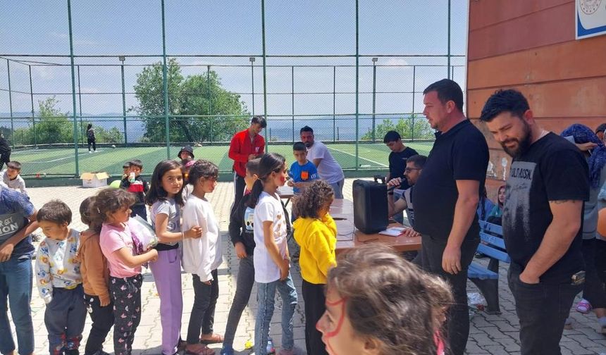 ESBALDER 23 Nisan'da deprem bölgesindeki 250 çocukla bayramlaştı