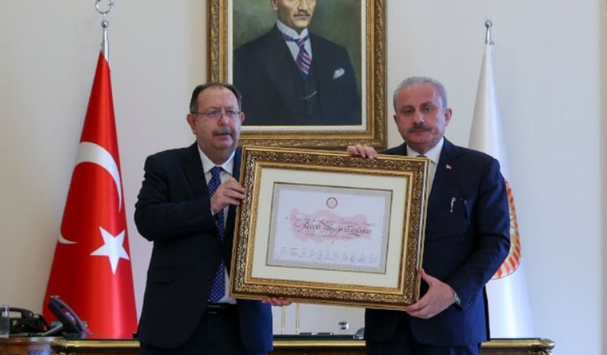 YSK, Erdoğan'ın mazbatasını Şentop'a takdim etti
