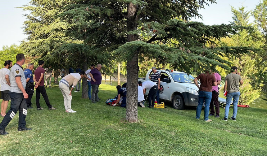 Porsuk Çayı'na giren genç son anda kurtuldu!