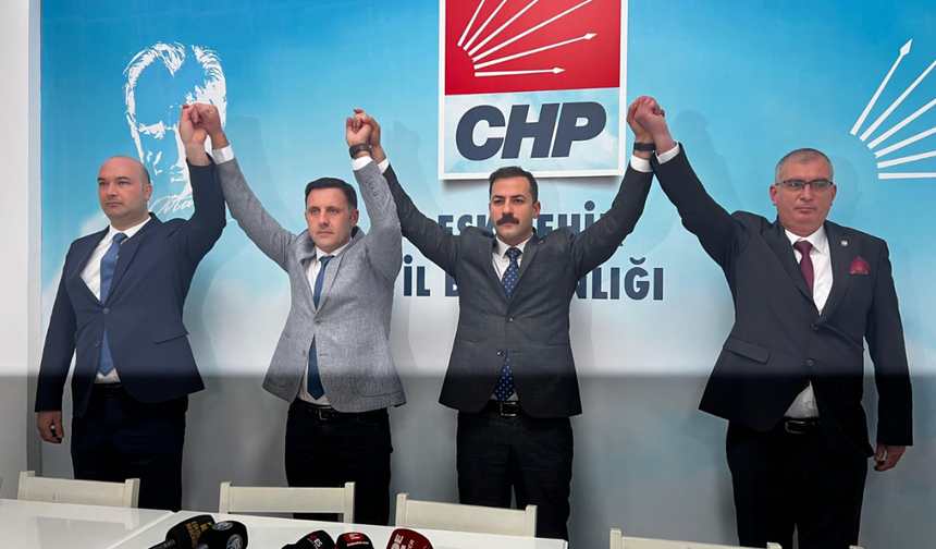 CHP Eskişehir İl Başkanlığı’nda İl Başkanı Talat Yalaz basın toplantısı düzenledi