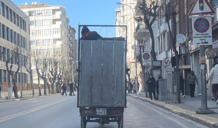 Eskişehir'de canını hiçe sayarak işte böyle yolculuk yaptı