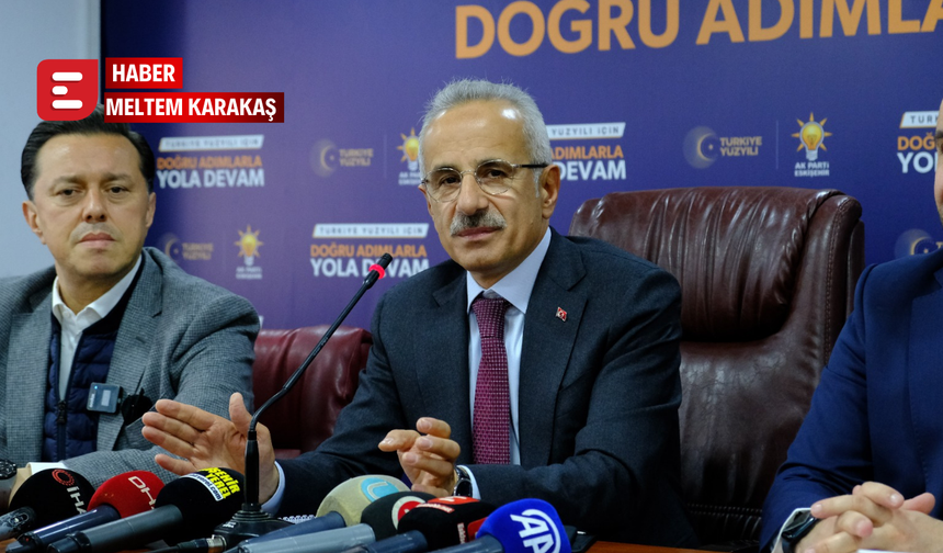 Ulaştırma ve Altyapı Bakanı Abdulkadir Uraloğlu, AK Parti Eskişehir İl Başkanlığı'nda açıklama