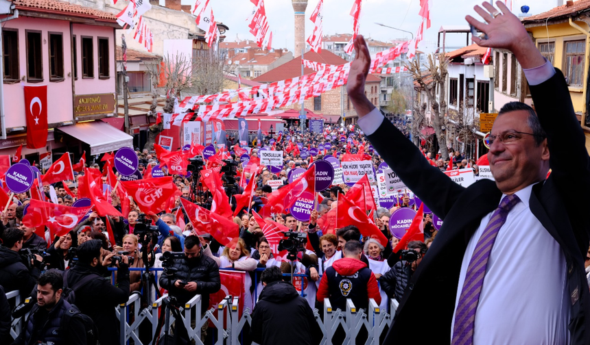 CHP Lideri Özgür Özel, Odunpazarı Meydanı'nda Eskişehirlilere seslendi